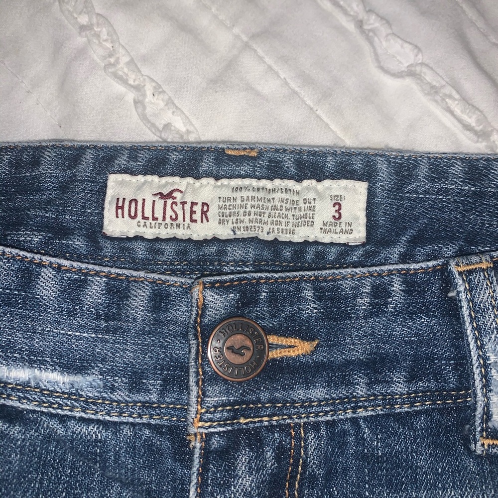 SHORTS - Picture 2 of 3